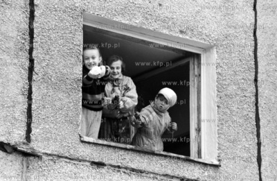 Gdansk Zaspa, smigus dyngus na ul.Pilotow. 21.04.1992...