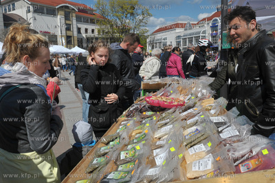 Sopot. Targ sniadaniowy na placu Przyjaciol Sopotu....