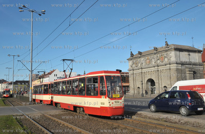 Gdansk. Tramwaj na ul. Waly Jagiellonskie i Okopowej.....