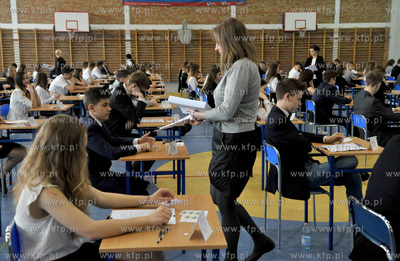 Zukowo. Gimnazjum nr 2. Drugi dzien egzaminu gimnazjalnego,...