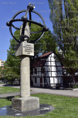 Gdańsk. Okolice ul. Wodopój. Skwer i pomnik Jana...