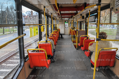 Tramwaj linii 5 typu N105 jedzie ul. Kartuską przez...