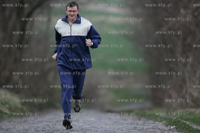 Malbork. Posel Tadeusz Cymanski biega w okolicach rzeki...
