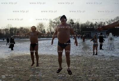 Gdansk Jelitkowo. Kapiel morsow przy temperaturze powietrza...