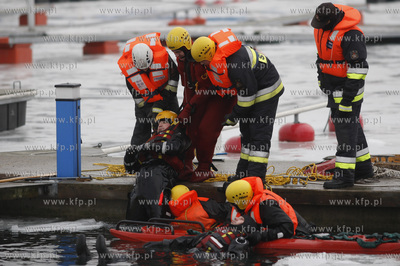 Gdynski Basen Jachtowy. Strazacy Jednostki Ratowniczo...