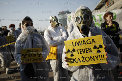 Gdansk. Protest przeciwnikow budowy elektrowni atomowej...