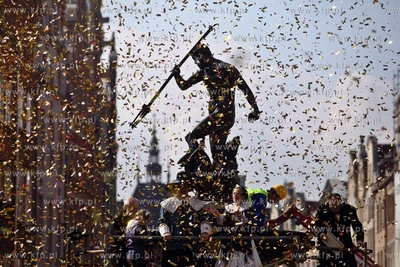 Gdansk. Dlugi Targ. Powrot posągu rzymskiego boga...
