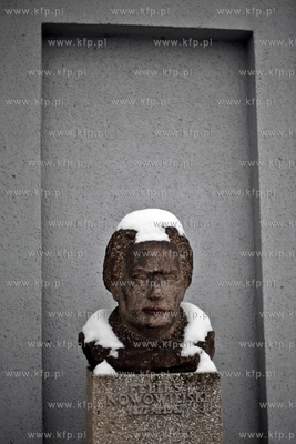 Gdansk Nowy Port. Popiersie Feliksa Nowowiejskiego...