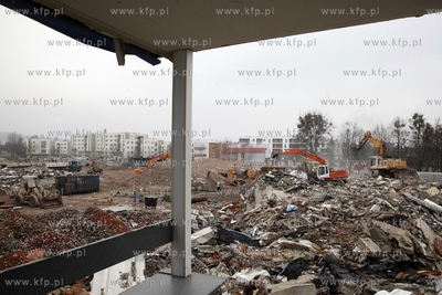 Wyburzanie hal wystawienniczych Miedzynarodowych Targow...