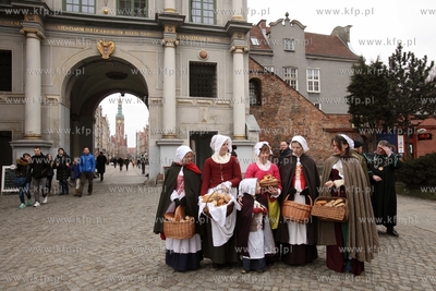 Gdańsk. Przemarsz ul.Długą z okazji jubileuszu siedemdziesięciolecia...