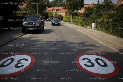Sopot. Ul. Księżycowa. Ograniczenie prędkości do...