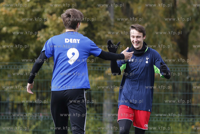 Gdansk Zaspa. Pilkarski turniej dzikich druzyn Do przerwy...