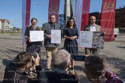 Konferencja prasowa podczas której przedstawione zostały...