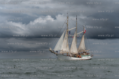 Zlot żaglowców Baltic Sail w Gdańsku. Parada jedostek...