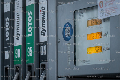 Stacja paliw LOTOS przy Alei Zwycięstwa. Obniżenie...