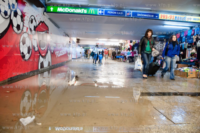 Gdansk. Przejscie podziemne przy dworcu PKP. Reklamy...