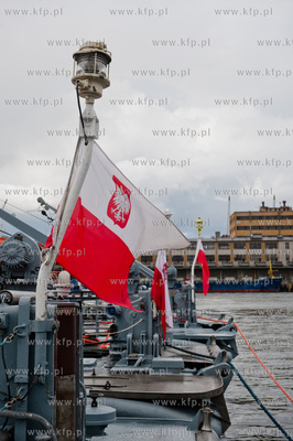 Port w Gdyni. Zacumowane w Basenie Prezydenckim okrety...