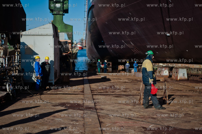Stocznia Gdansk. Pochylnia B1. Wodowanie promu pasazersko-samochodowego...