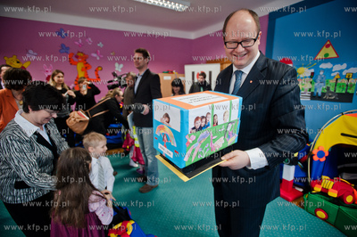 Gdansk. Przedszkole nr 31. Uroczystosc przekazania...