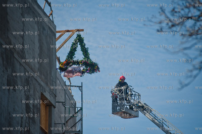 Pozar dachu Teatru Muzycznego w Gdyni . W akacji gasniczej...