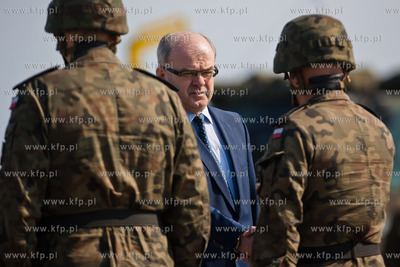 Poligon wojskowy w Ustce. Odbior sprzetu oraz podpisanie...
