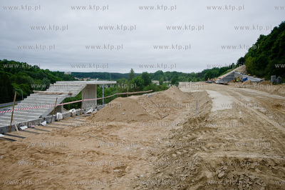 Gdansk. Powstajacy wiadukt Pomorskiej Kolei Metropolitalnej...