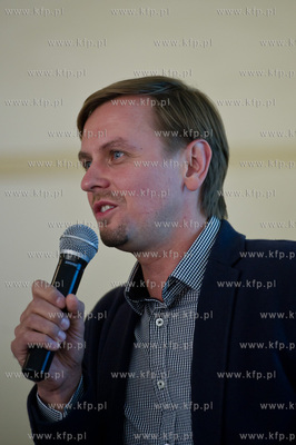 Gdynia. 39 Festiwal Filmowy w Gdyni. Promocja ksiazki...