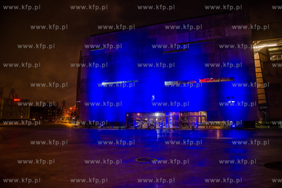 Gdansk. Podswietlona na niebiesko z okazji obchodow...