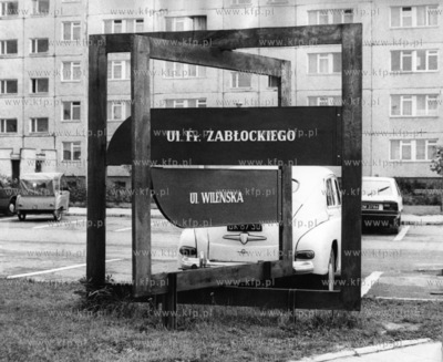 Oryginalne tablice z nazwami ulic na osiedlu Morena...