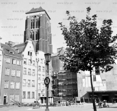 Podworko pomiedzy ul. Piwna i Dluga od strony ul.Lektykarskiej...