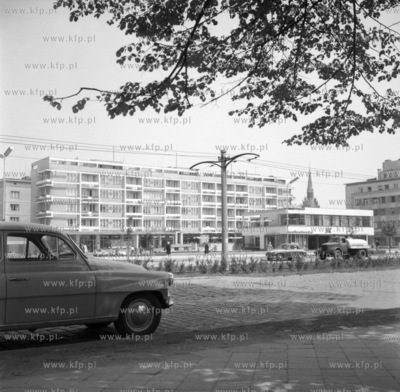 Gdansk Wrzeszcz, al. Grunwaldzka, w oddali restauracja...