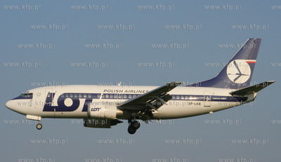 Warszawa, Okecie Nz. Boeing 737-55D  linii LOT

REG.SP-LKB

21.10.2006



fot....