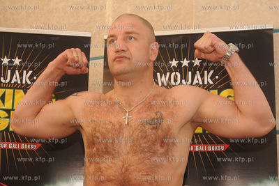 Urzad Miasta Gdyni. Konferencja prasowa i wazenie zawodnikow...