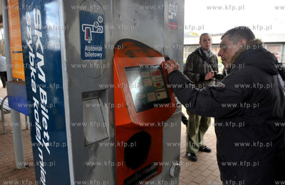 Przystanek SMK Sopot Kamienny Potok. Automat do biletow....
