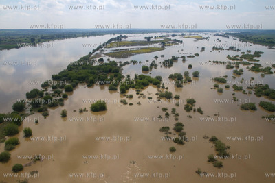 Wisla i zalane okoliczne tereny po wiosennej powodzi.
28.05.2010
fot....