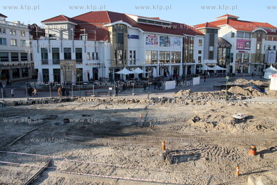 Sopot. Remont Placu Przyjaciol Sopotu. 30.10.2010 fot....