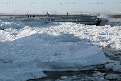 Oblodzona plaza w Kolobrzegu 
01.01.2011
fot Przemyslaw...