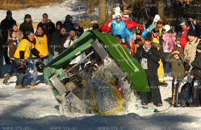 Druga edycja Crezy slide - Zjazdu na byle czym, odbywajaca...