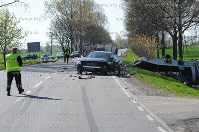 4 osoby zginely, a 3 zostaly ranne w wypadku, do ktorego...