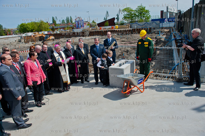 Pomnik Trzech Krzyzy na Placu Solidarnosci w Gdansku.....