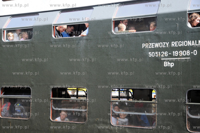 Pociag "Heweliusz", prowadzony przez parowoz z wolsztynskiej...