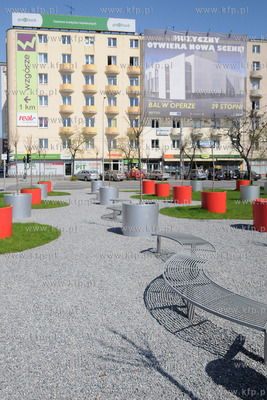 Innowacyjny park z oryginalnymi miejskimi meblami powstal...
