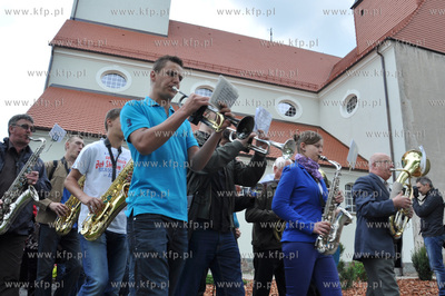 Tysiące pielgrzymów uczestniczyło w drodze krzyżowej...