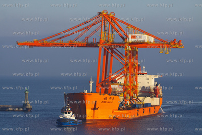 Nowe suwnice dla Baltyckiego Terminalu Kontenerowego...