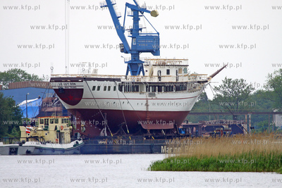 Transport kadluba do portu wewnetrzego w Gdansku szkolnego...