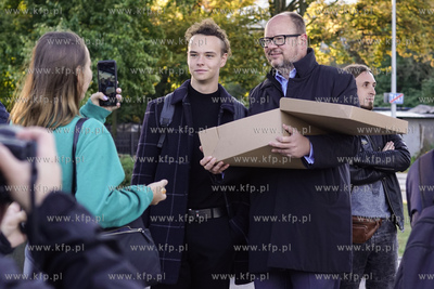 Paweł Adamowicz i kandydaci do rady miasta z komitetu...