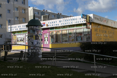 Sklep Elf - Mały przy ulicy Niepodległości w Pruszczu...