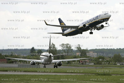 Gdanskie lotnisko im. Lecha Walesy. Startuje samolot...