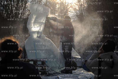 Gdynia, Bulwar Nadmorski. Festiwal rzezb lodowych....