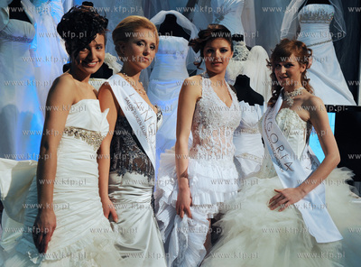 Gdansk. VII Targi Slub i Wesele. Nz modelki w sukniach...